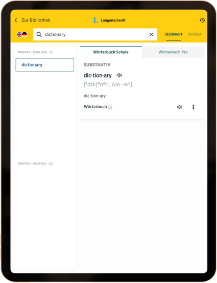 Der Bildschirm des Tablets zeigt die Oberfläche der Langenscheidt-App mit dem gesuchten englischen Wort, dessen Aussprache und Definition angezeigt wird.