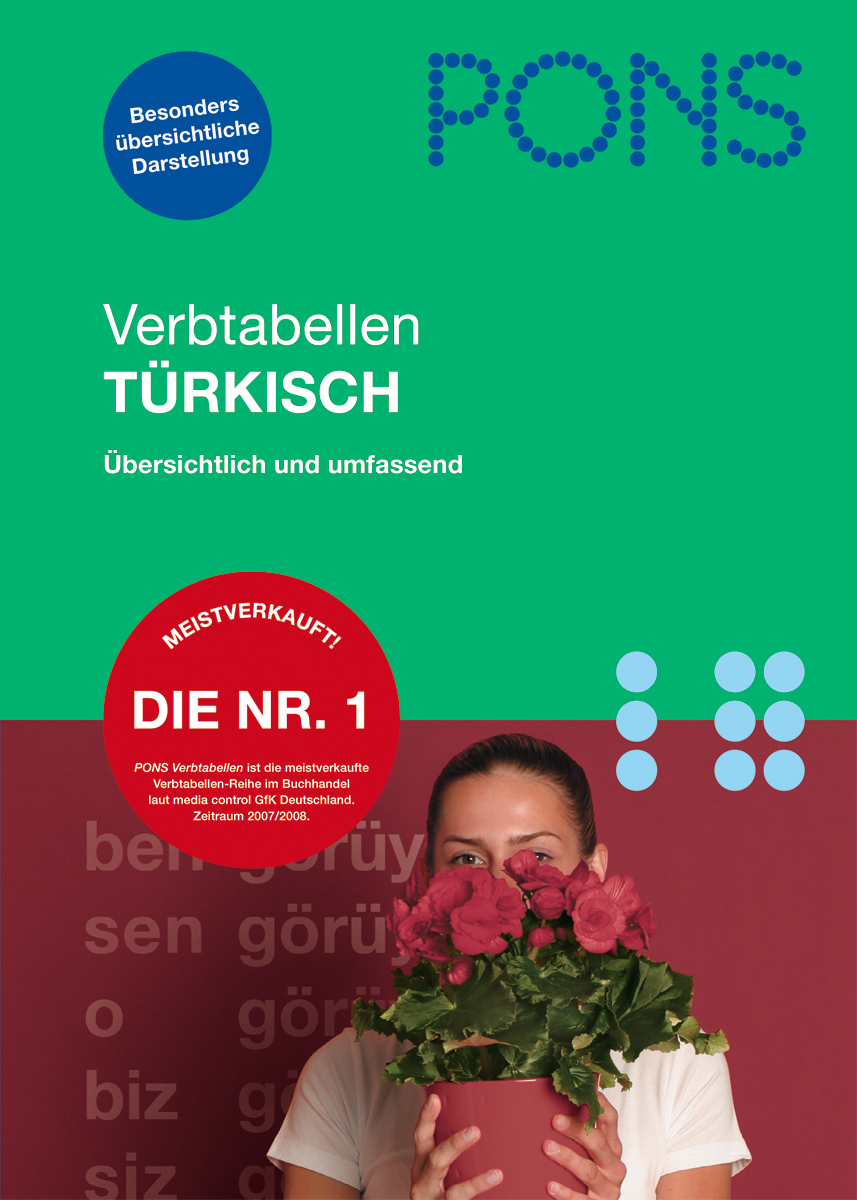 PONS Verbtabellen Türkisch Umschlag eines türkischen Verbtabellenbuchs von PONS mit einer Frau, die eine Topfpflanze vor ihrem Gesicht hält, und verschiedenen beschreibenden Etiketten und Texten.