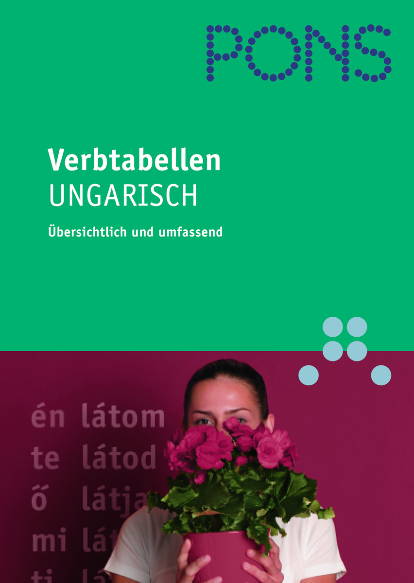 PONS Verbtabellen Ungarisch Buchumschlag mit dem Titel PONS Verbtabellen Ungarisch, mit einer Person, die eine Topfpflanze vor ihrem Gesicht hält, vor einem Hintergrund mit ungarischem Text.