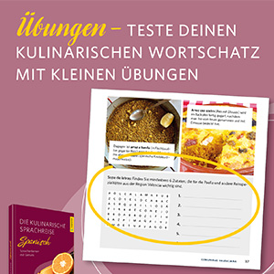 Ein aufgeschlagenes Buch zeigt ein Wortsuchrätsel und Fotos von Lebensmitteln. Der Text darüber lautet: Übungen - Teste deinen kulinarischen Wortschatz mit kleinen Übungen. Auch ein Buchdeckel ist zu sehen.