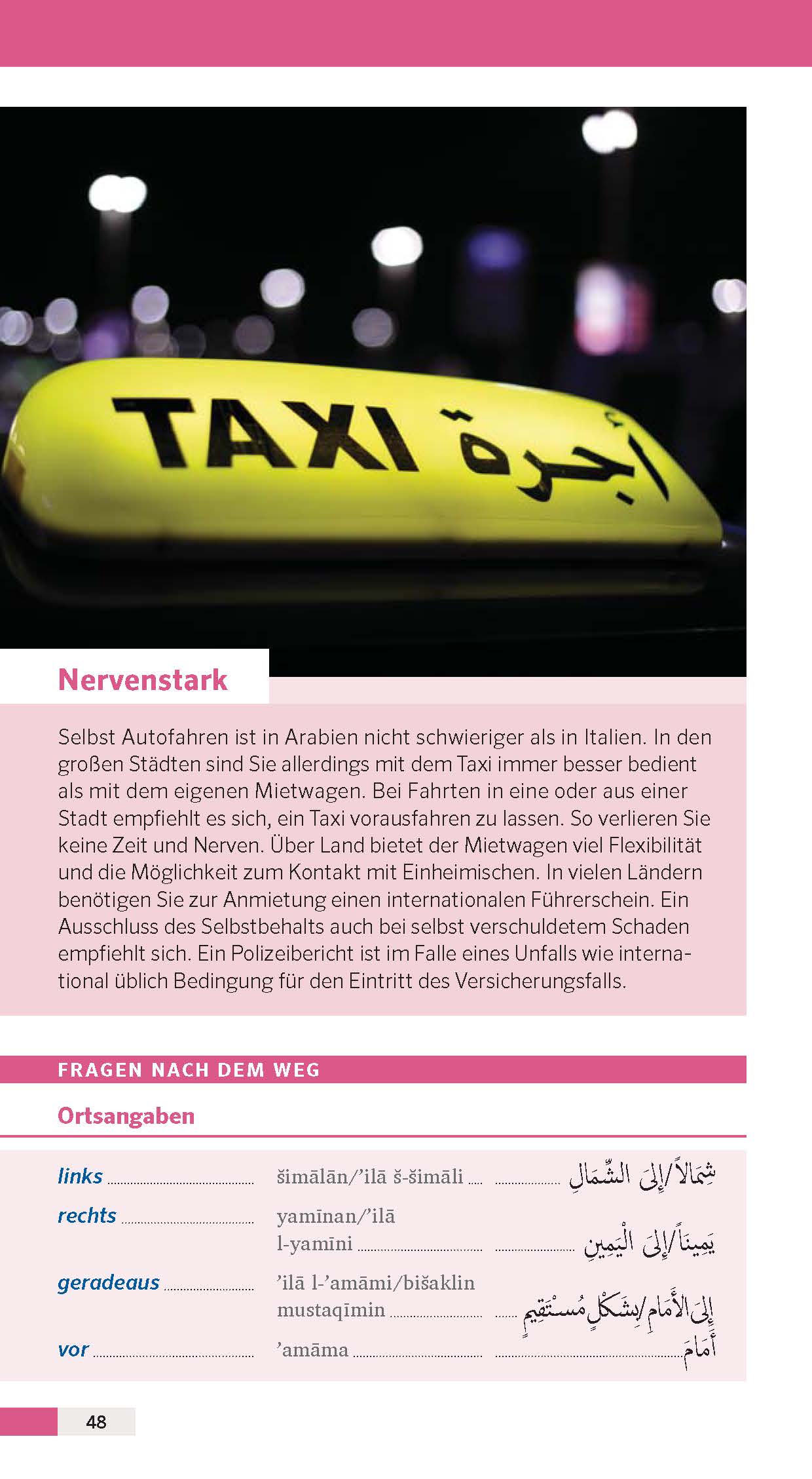 Nahaufnahme eines Taxischilds auf dem Dach eines Autos, mit verschwommenen Lichtern der Stadt im Hintergrund.